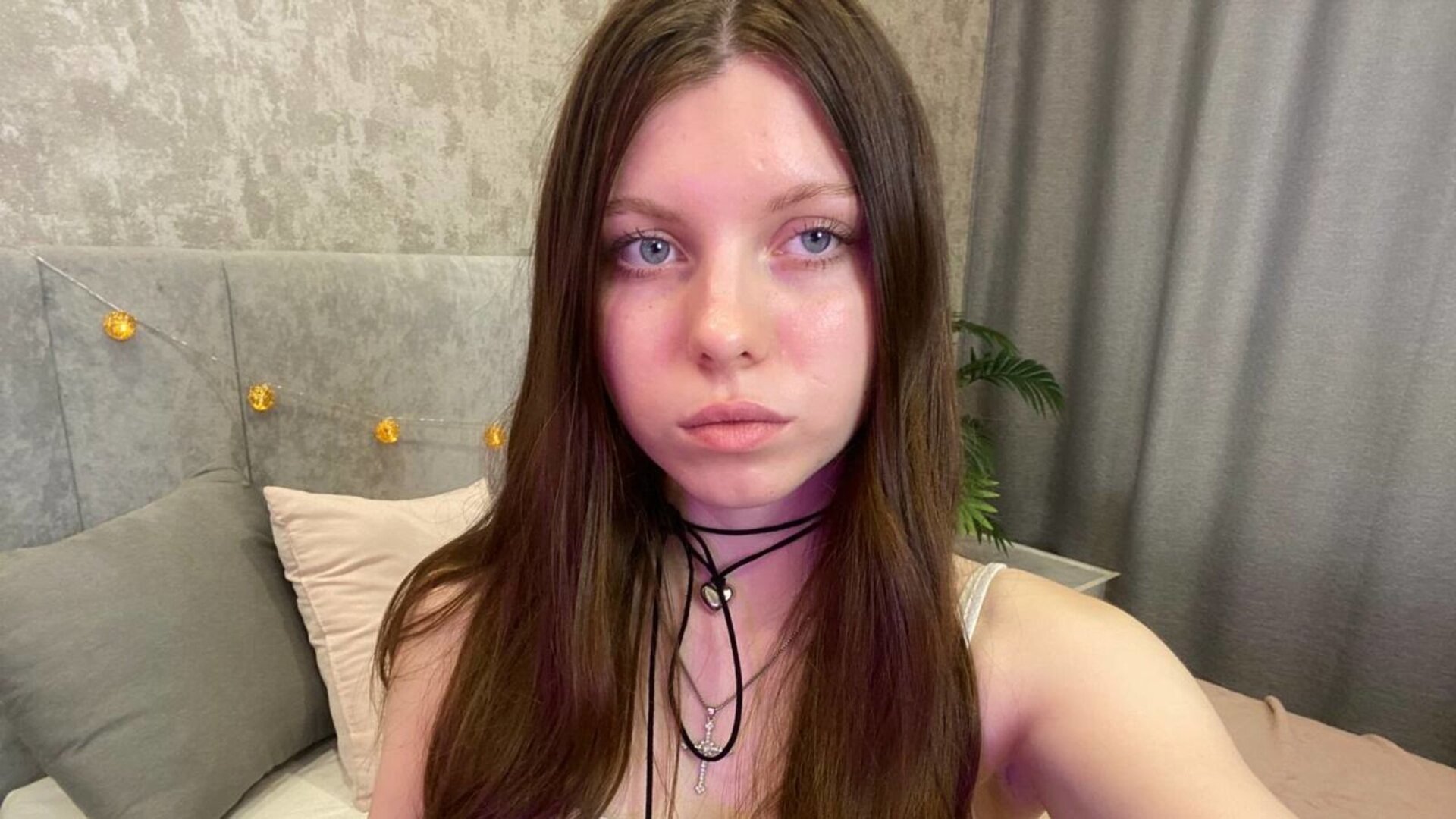 EmilyJelly's Live Nude Chat