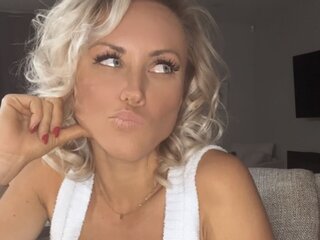 RoxannaBay's Live Nude Chat