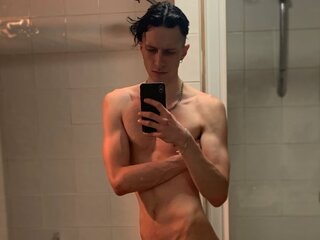 AxelHawk's Live Nude Chat