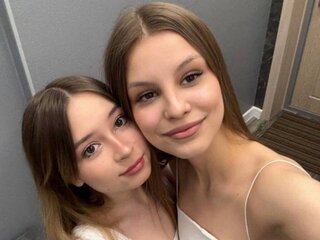 BridgetAndSunniv's Live Nude Chat