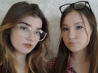 CatherineAndAshl's Live Nude Chat