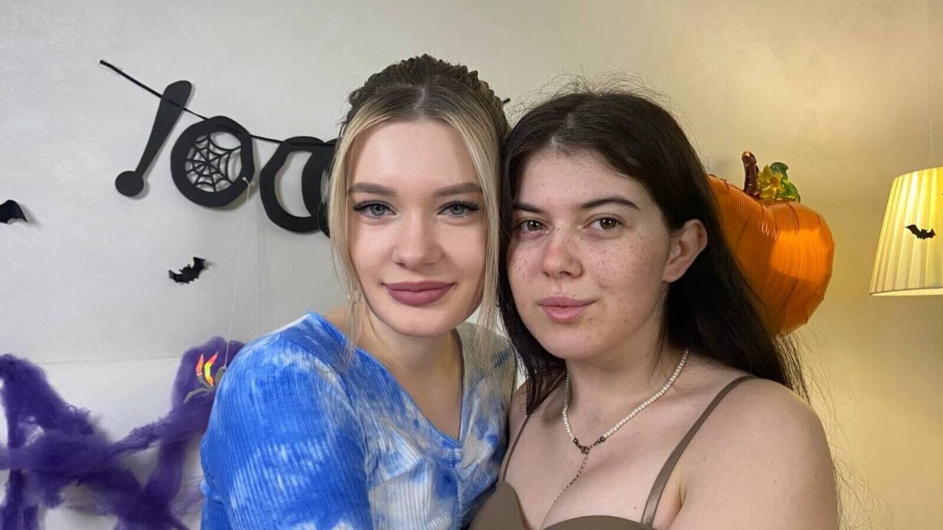 MeghanAndGwendol's Live Nude Chat