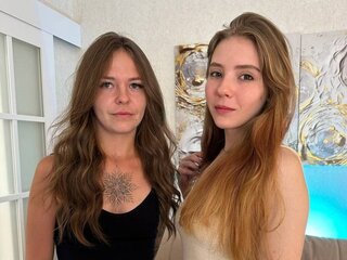 MiaaAndEmily's Live Nude Chat