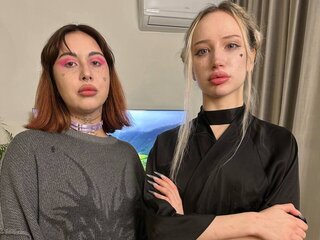 MollyandMiki's Live Nude Chat