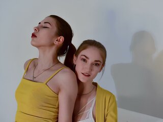 OkiAndKristen's Live Nude Chat