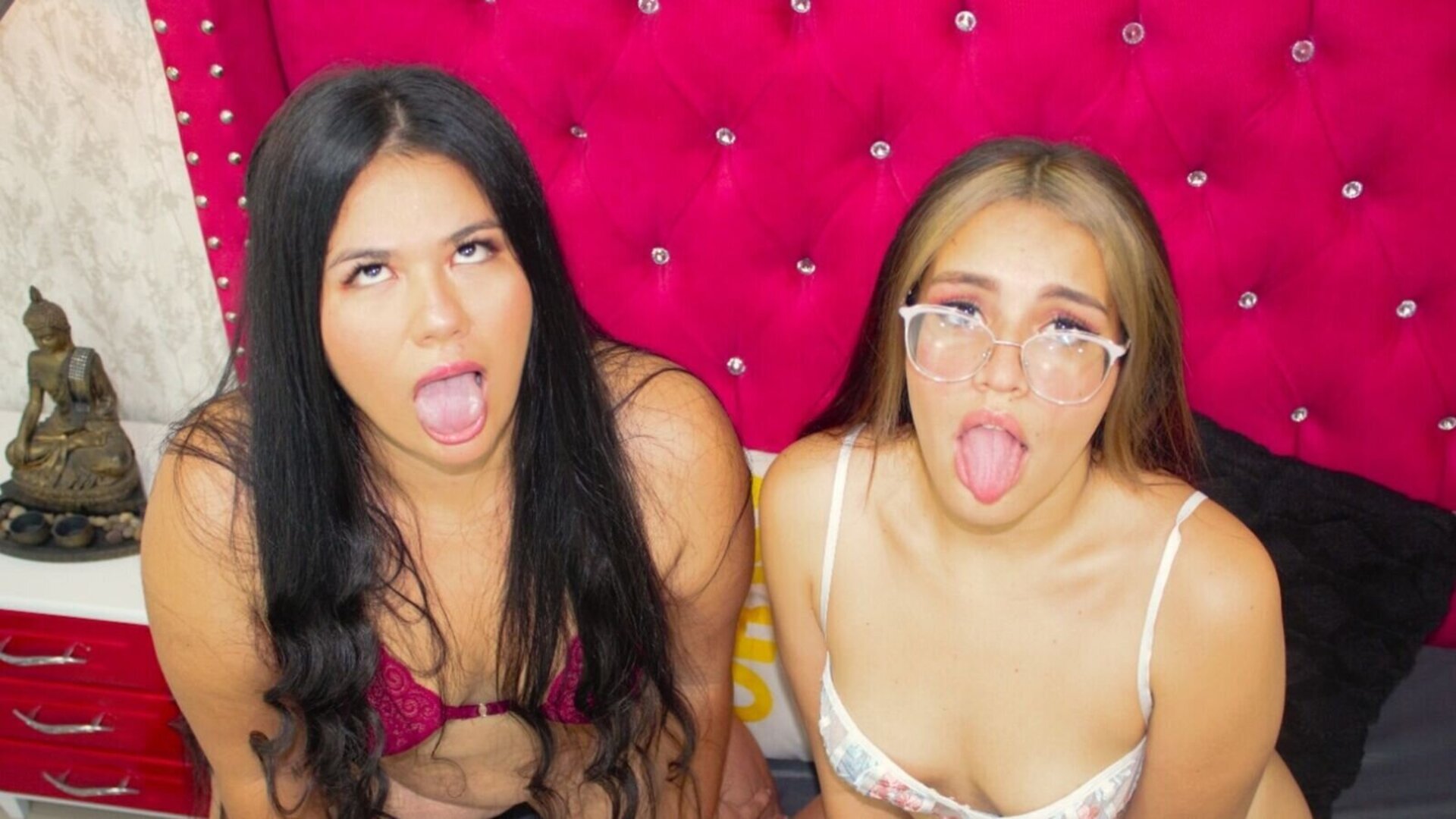 XantanaAndSammy's Live Nude Chat
